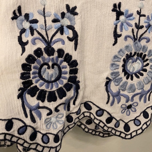 BoHo Aeropostale romantic embroidered keyhole tie top w/ bell sleeves, Medium - Picture 5 of 7